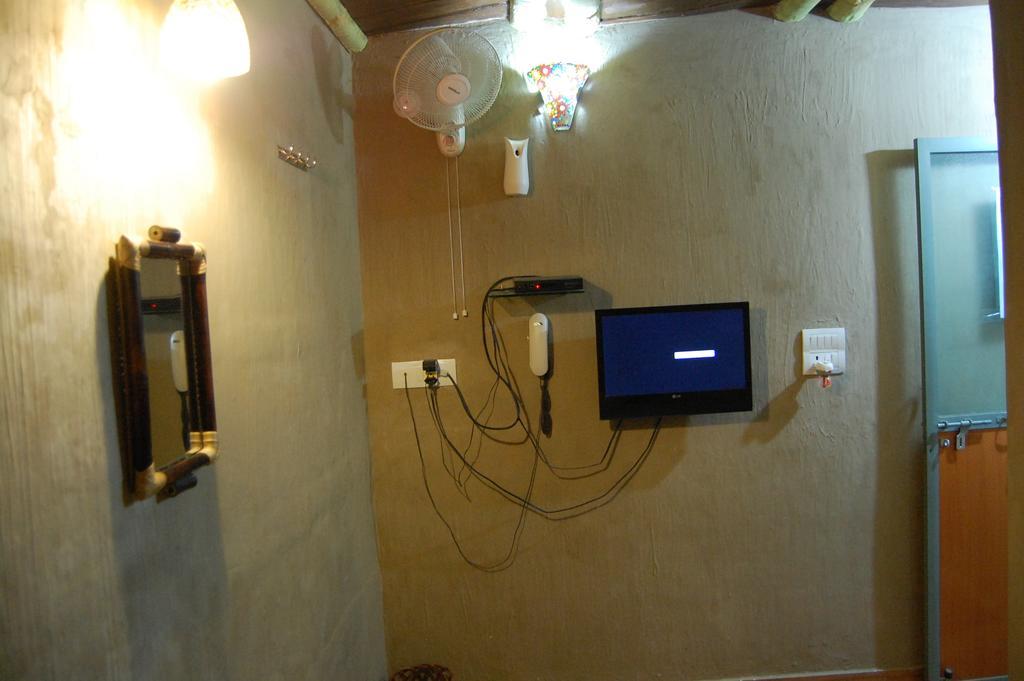 Shri Guest House Varanasi Værelse billede