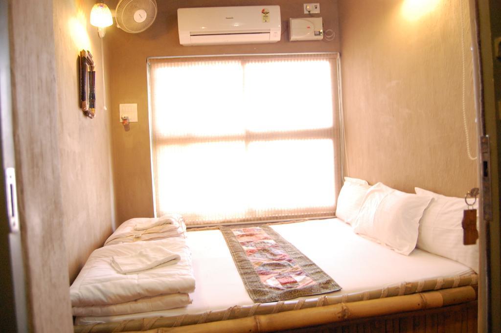Shri Guest House Varanasi Værelse billede