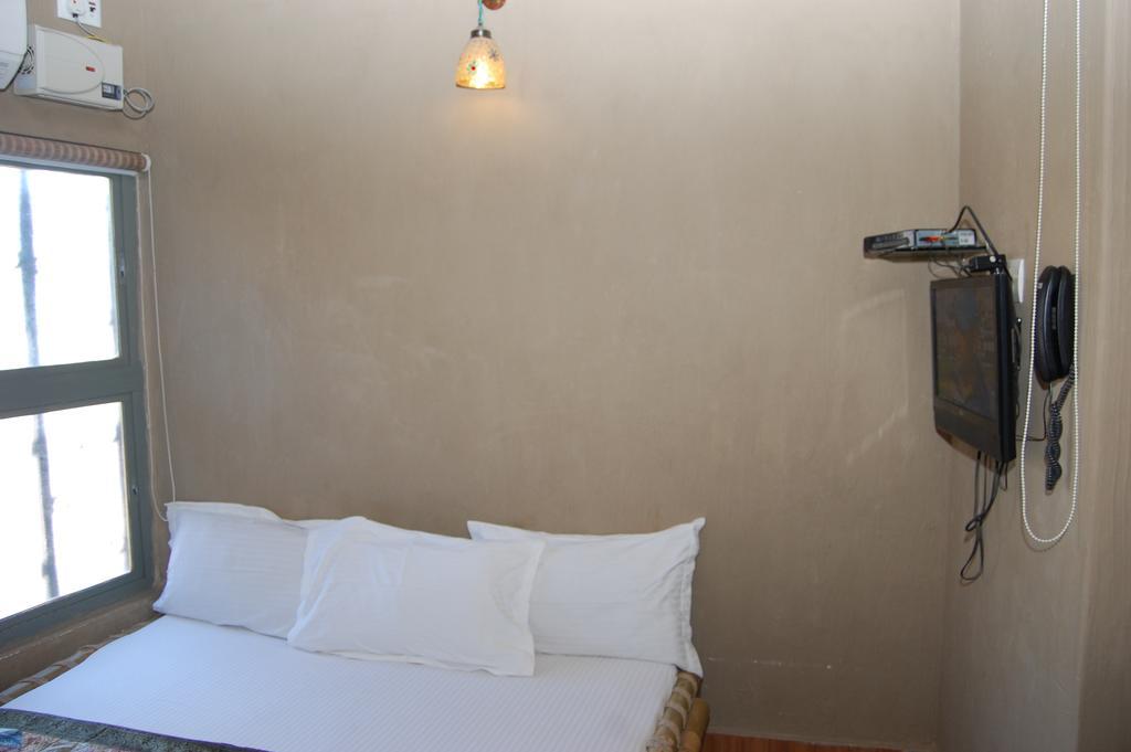 Shri Guest House Varanasi Værelse billede