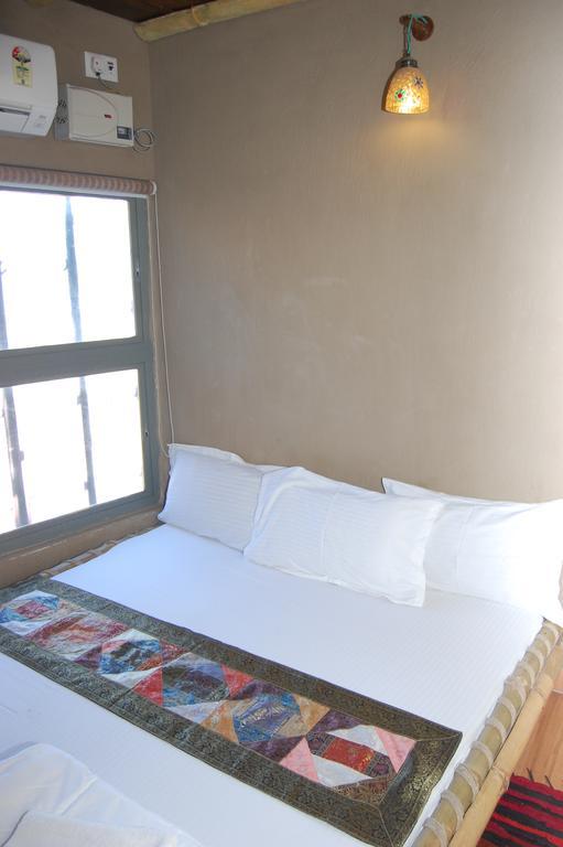 Shri Guest House Varanasi Værelse billede
