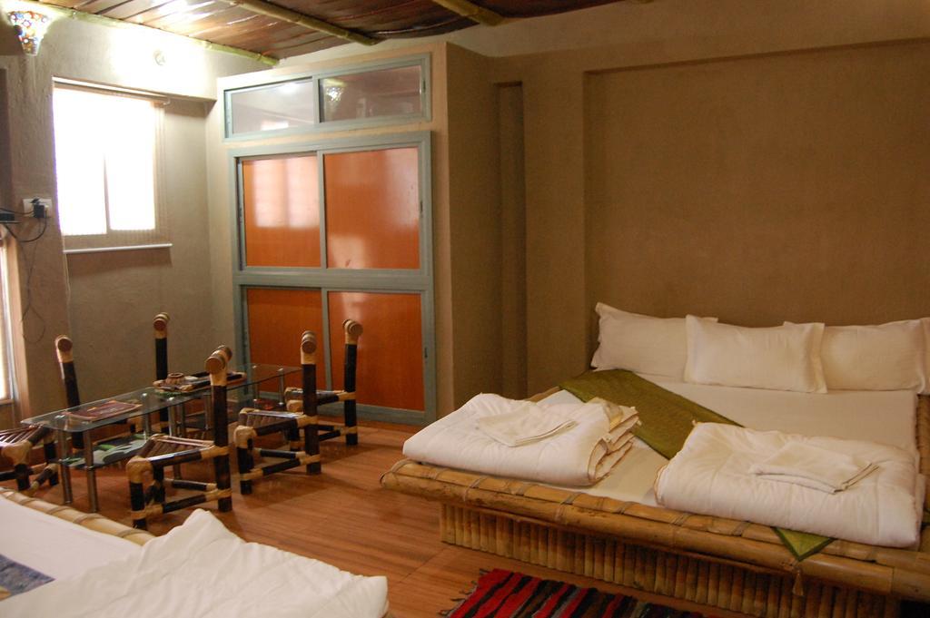 Shri Guest House Varanasi Værelse billede