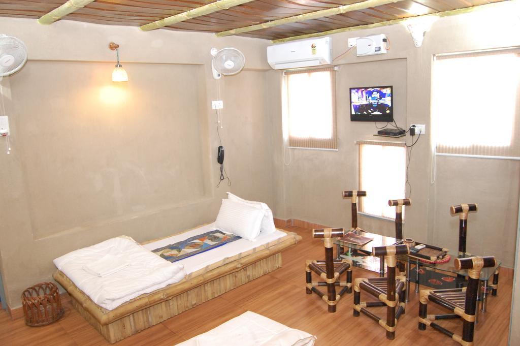 Shri Guest House Varanasi Værelse billede