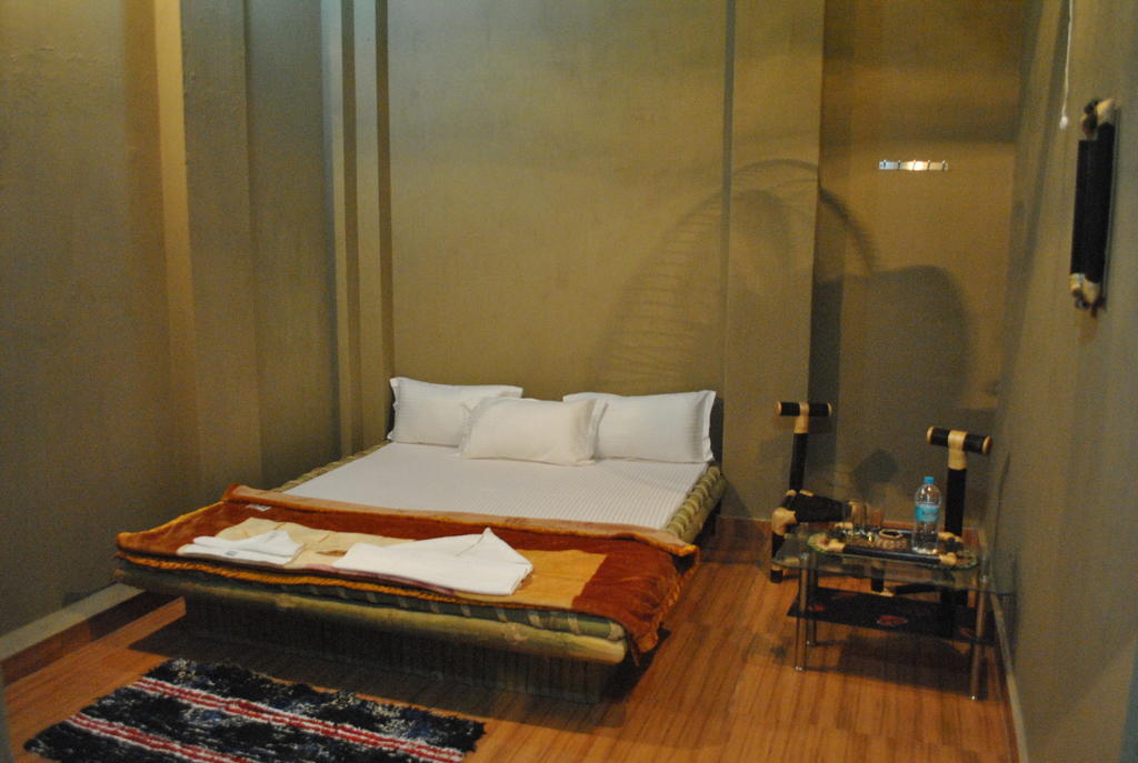 Shri Guest House Varanasi Værelse billede