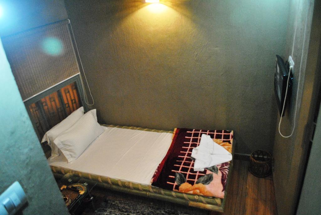 Shri Guest House Varanasi Værelse billede
