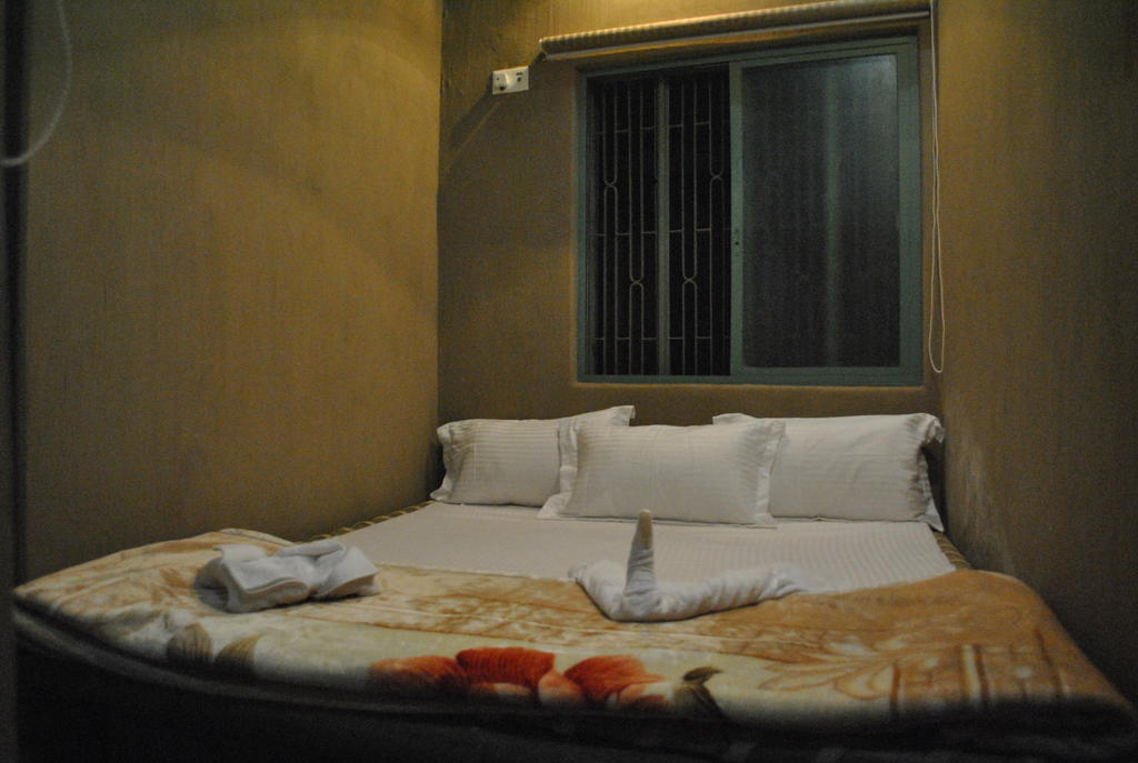 Shri Guest House Varanasi Værelse billede