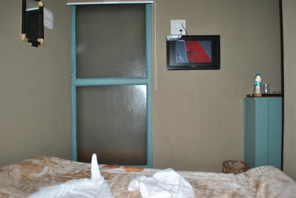 Shri Guest House Varanasi Værelse billede